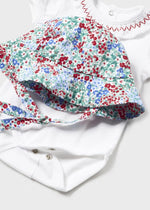 Cargar imagen en el visor de la galería, Conjunto Vestido Flores Camiseta y Gorrito
