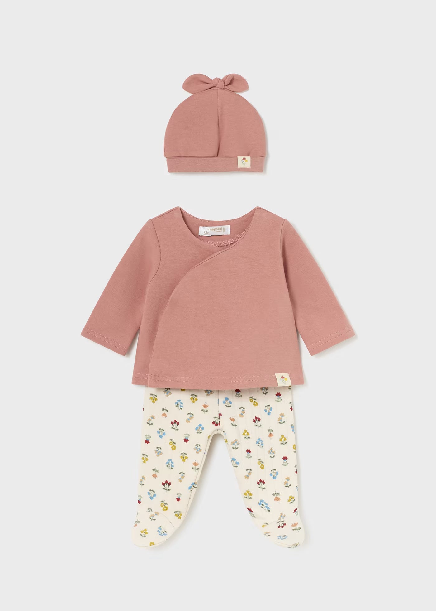 Conjunto Blusa Rosa Pantalón Flores Gorrito