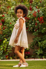 Cargar imagen en el visor de la galería, Vestido Encaje Beige Flor
