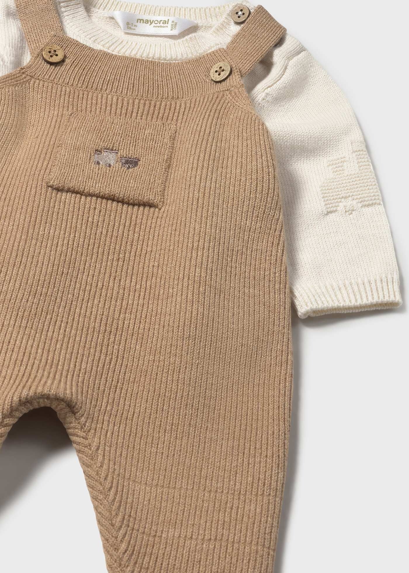 Conjunto Overol Café Camiseta