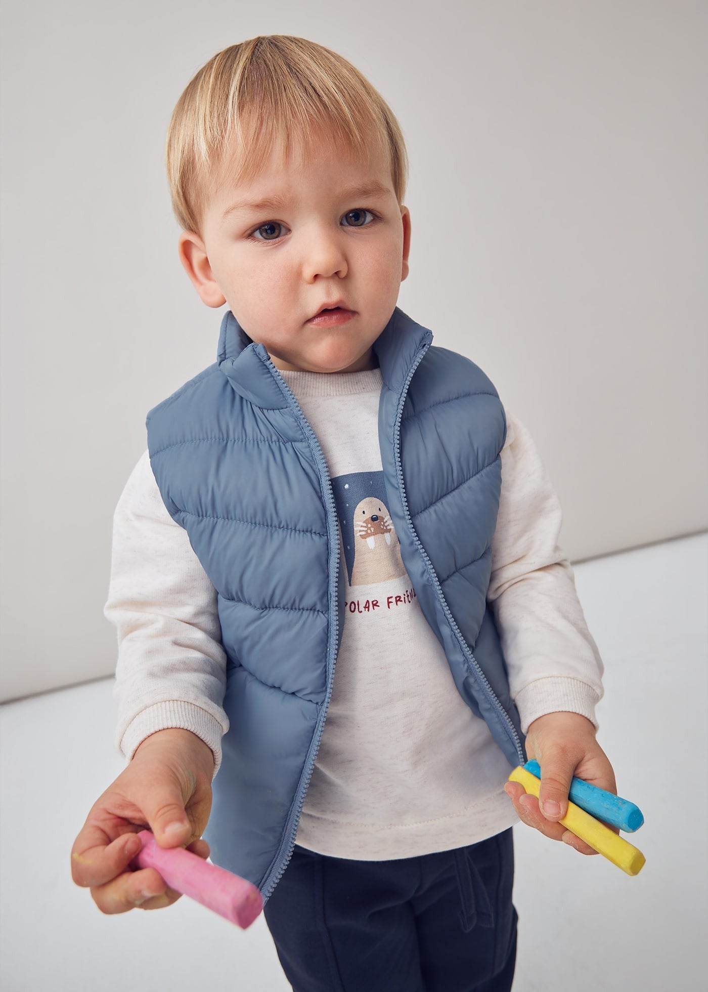 Conjunto Chaleco Azul Camiseta y Pantalón