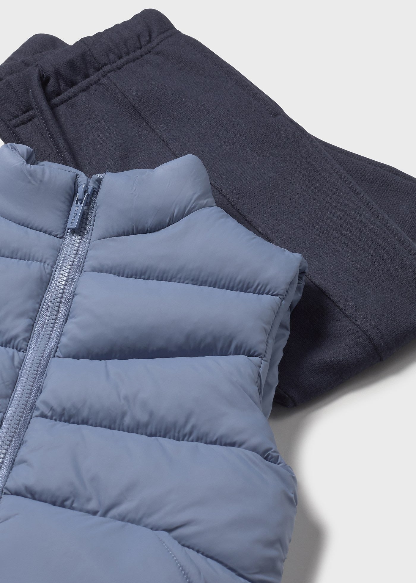 Conjunto Chaleco Azul Camiseta y Pantalón