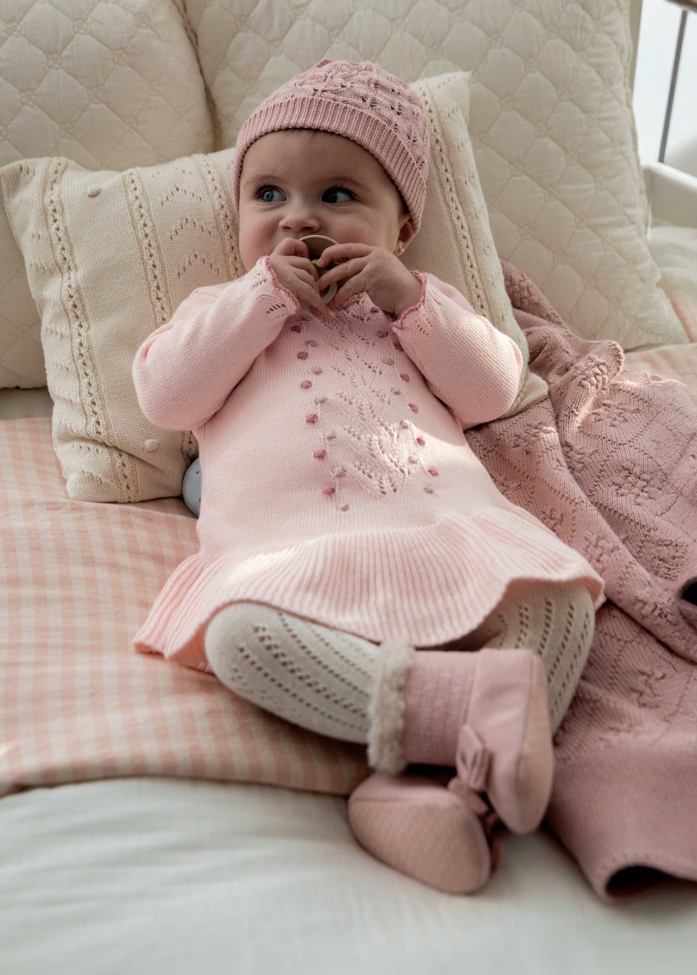 Vestido Tejido Rosa con Gorrito