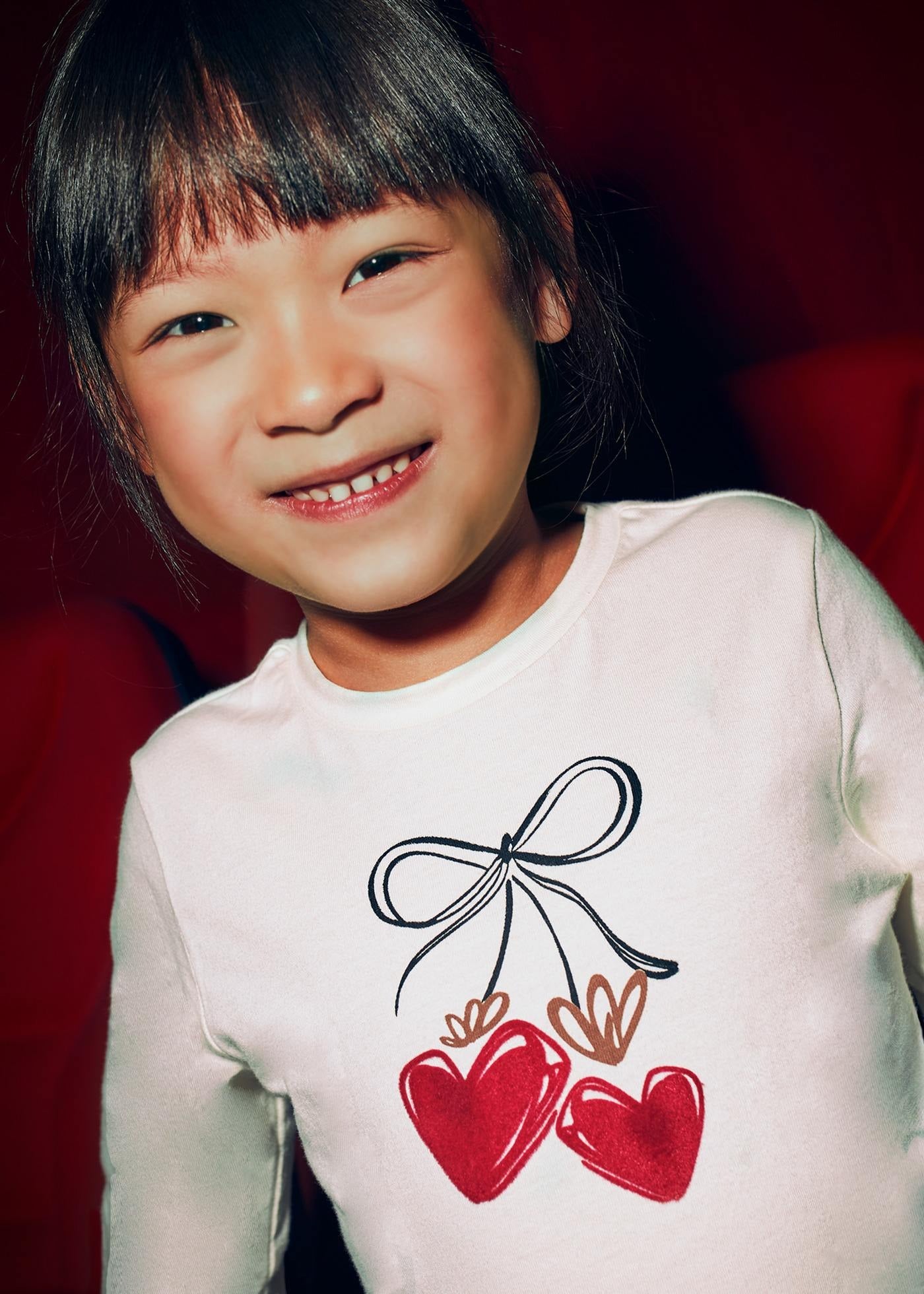 Camiseta Corazones con Scrunchie