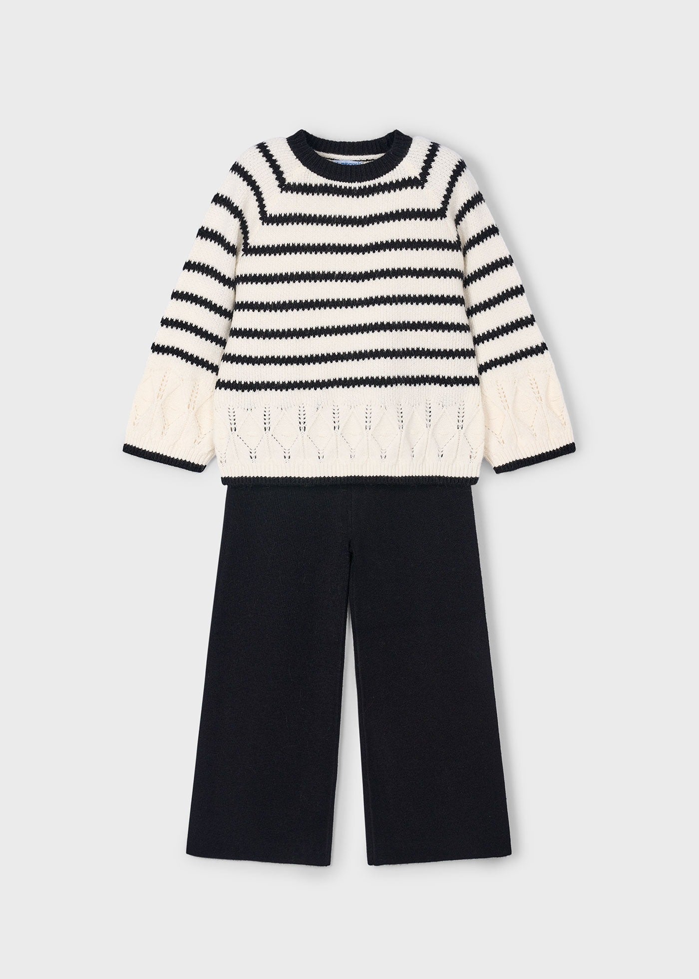 Conjunto Suéter Rayas Pantalón Negro