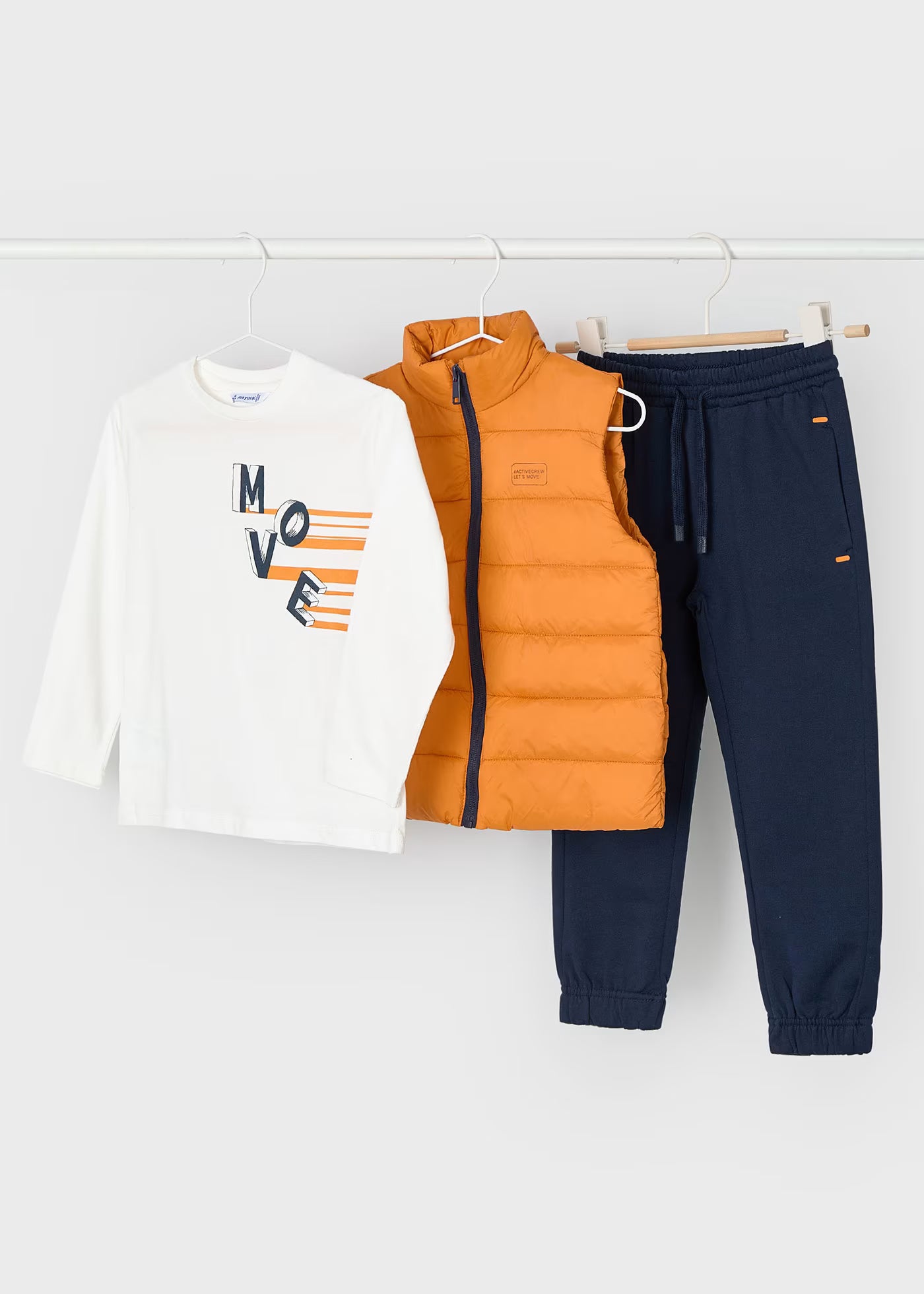 Conjunto Chaleco Naranja Camiseta Pantalón