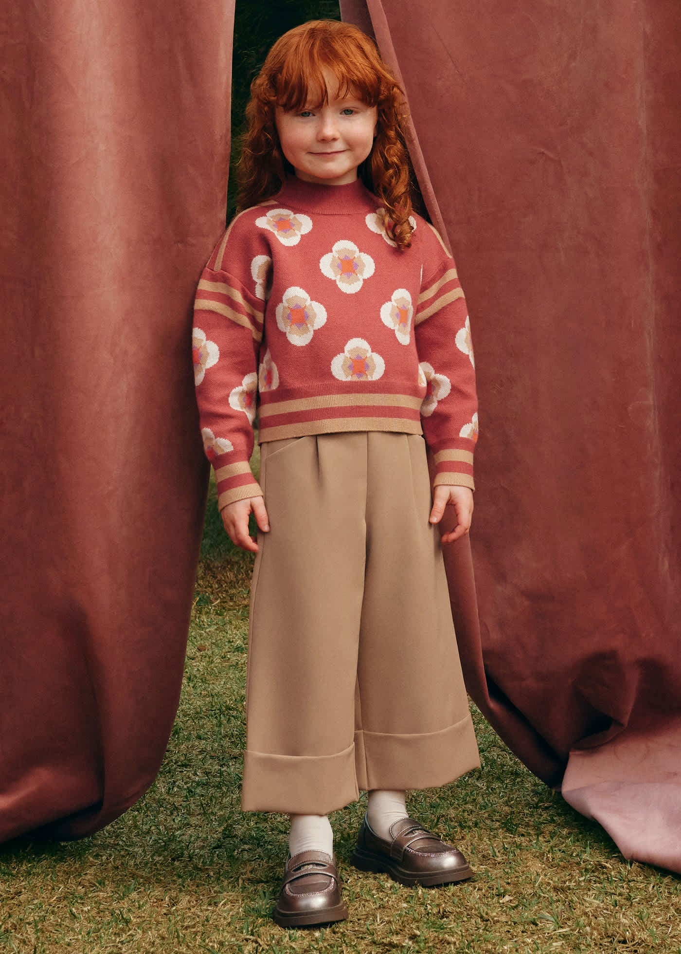 Conjunto Suéter Flores Pantalón Camel