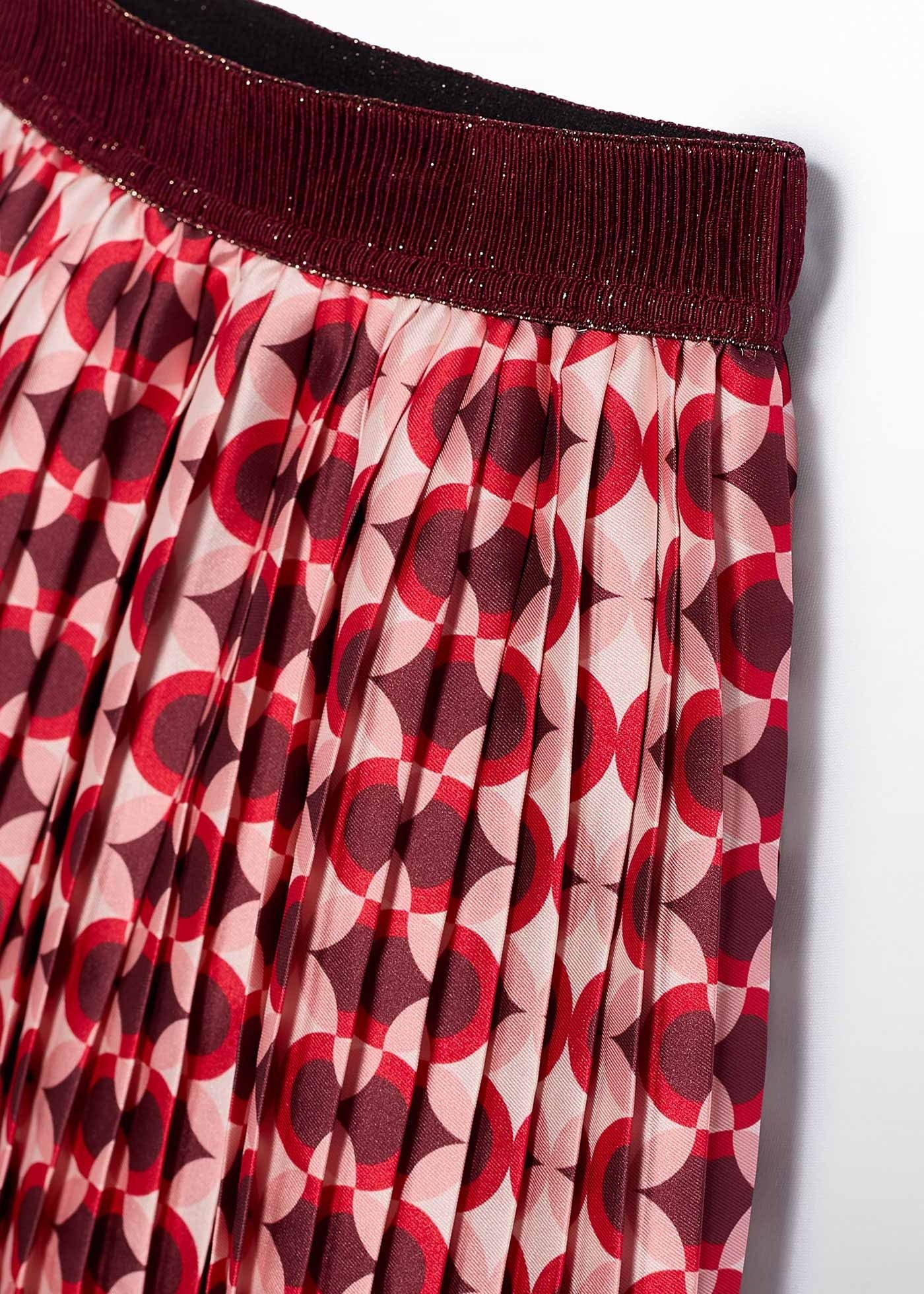 Conjunto Sudadera Roja Falda Plisada