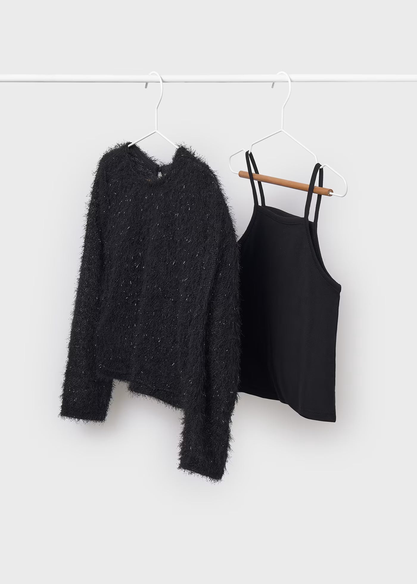 Conjunto Suéter Negro Falda Estampada