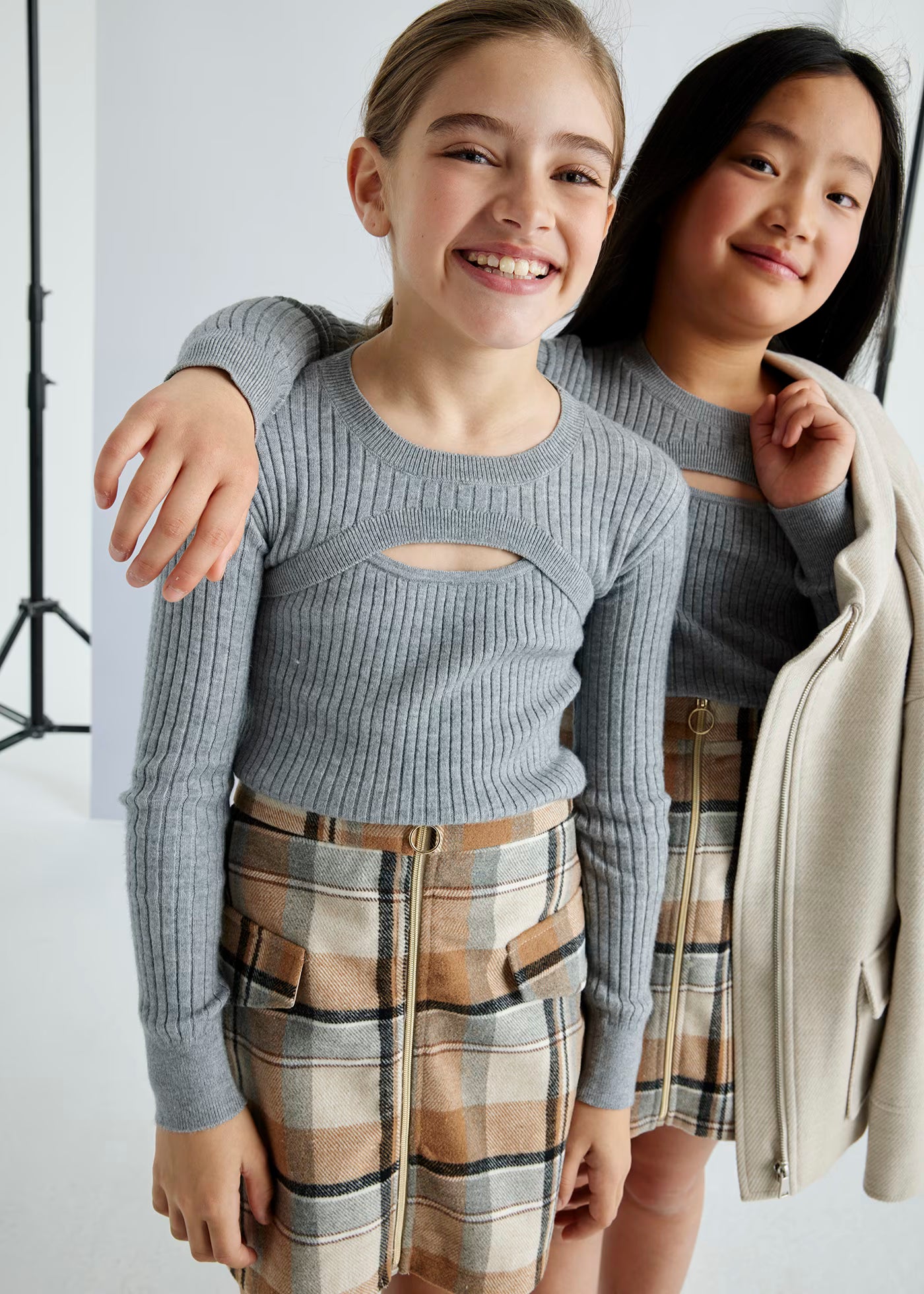 Conjunto Suéter Gris Falda Cuadros