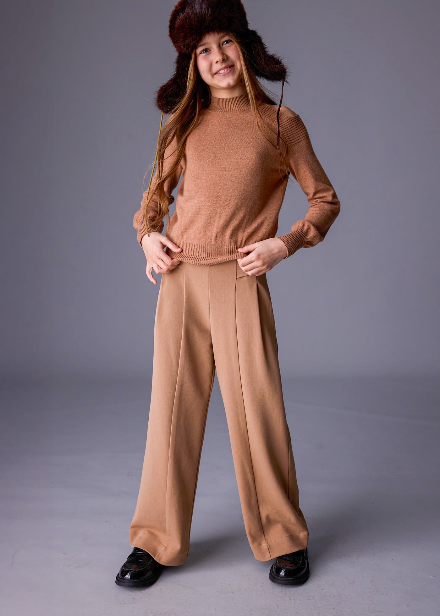 Conjunto Suéter Rayas Pantalón Camel